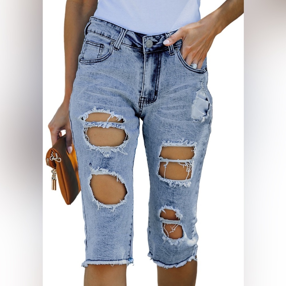 🌸 Light Blue Buttoned Distressed Denim Shorts🌸
